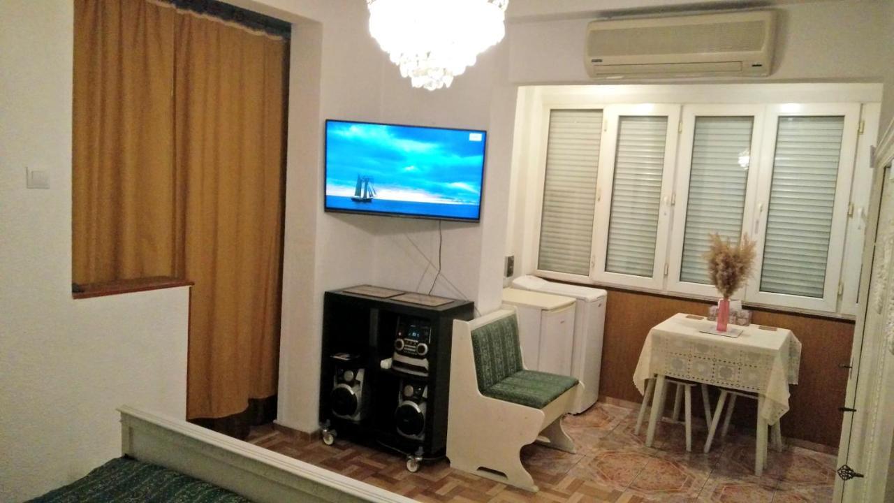One Bedroom Apartment French Embassy Bucharest Exterior photo